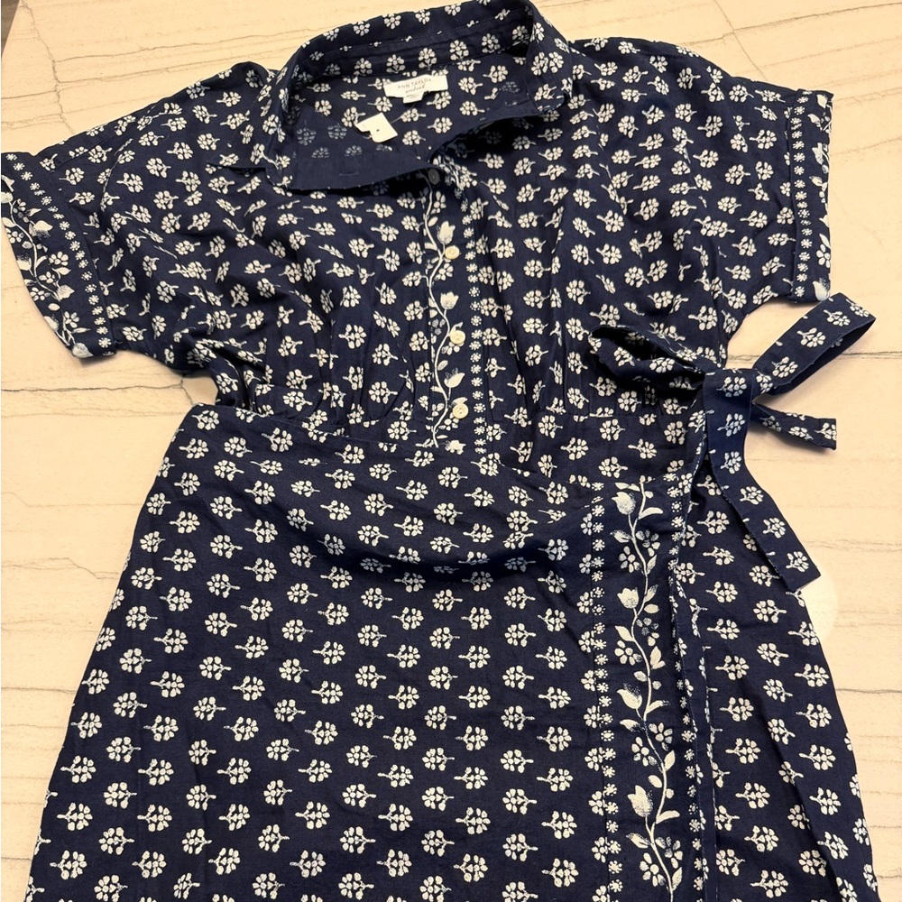 Ann Taylor Weekend Navy and White Floral Dress